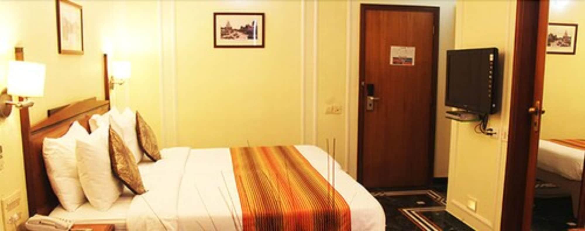 Hiltop Hotel Mumbai Exterior foto
