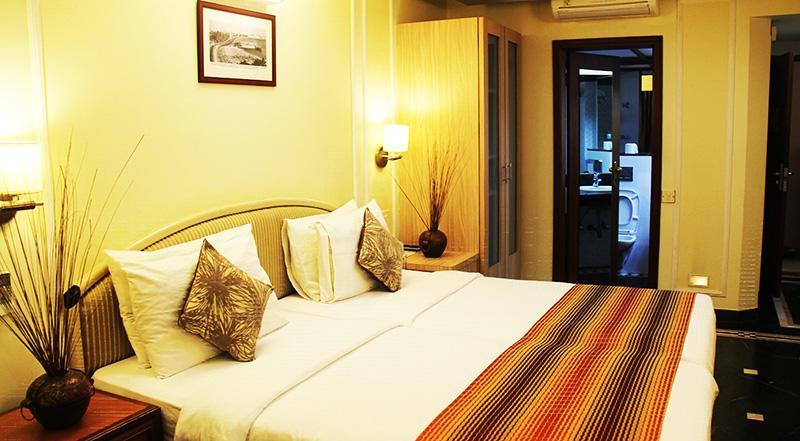 Hiltop Hotel Mumbai Quarto foto