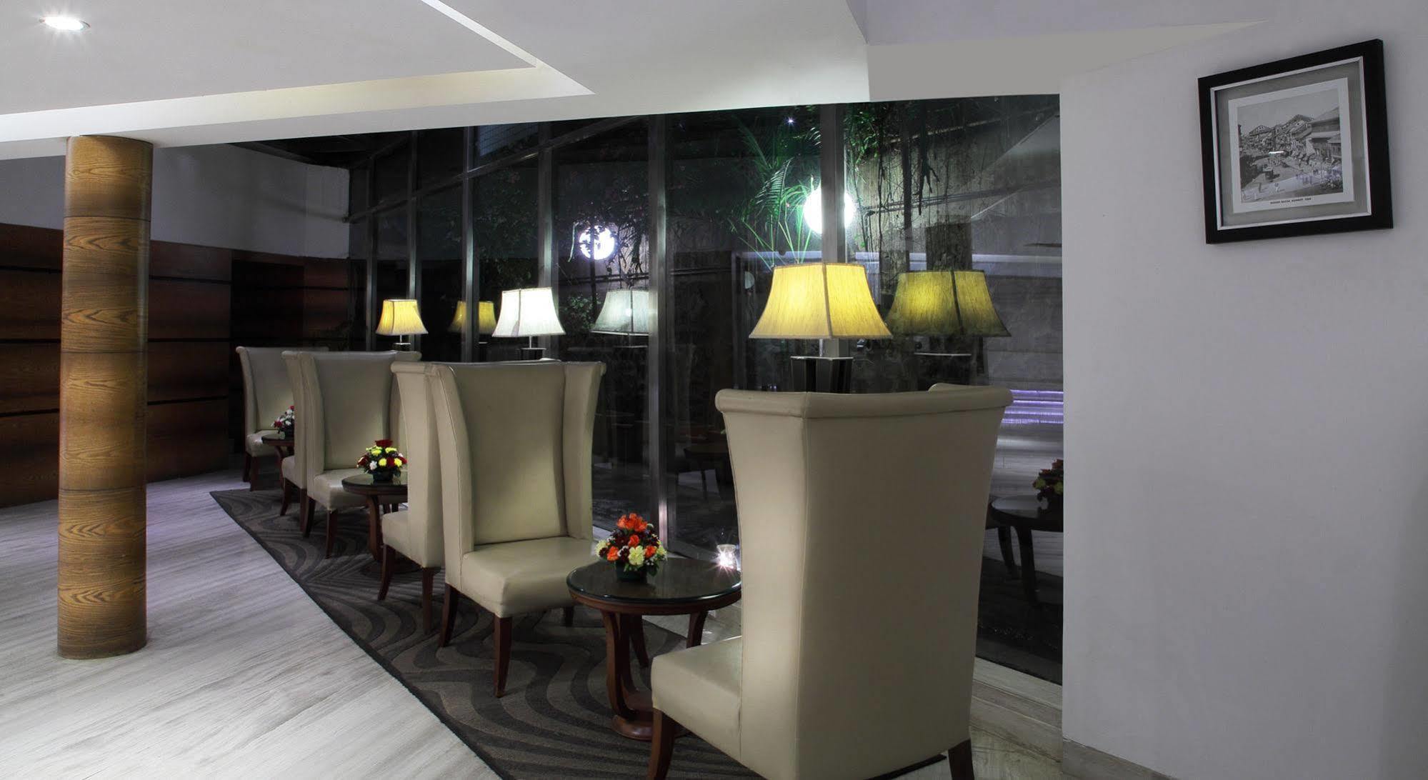 Hiltop Hotel Mumbai Exterior foto